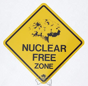 Aufkleber Warnschild Nuclear Free Zone ca. 8½ x 8½cm