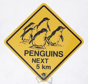 Aufkleber Warnschild Penguins Next 5km ca. ca. 8½ x 8½cm